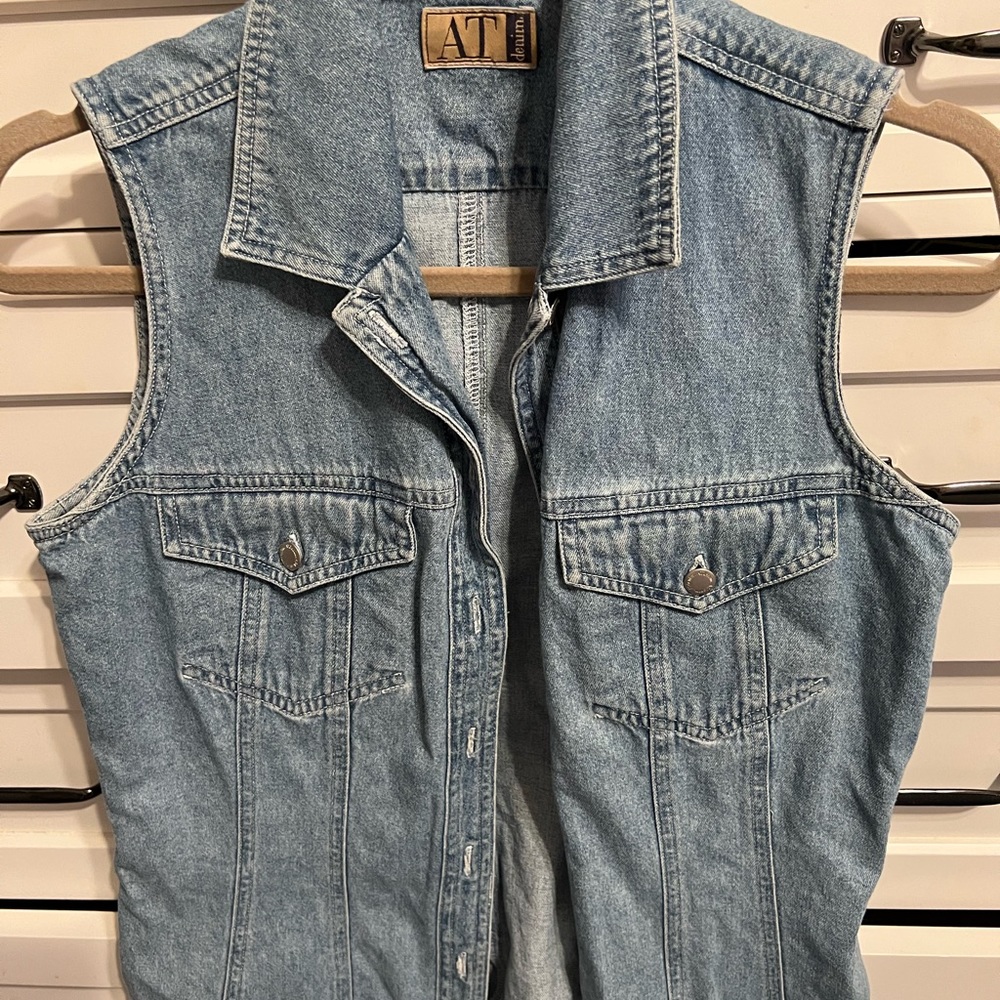 vintage Ann Taylor fitted denim vest. Denim is soft, nice detail. size S